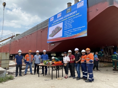 Launching ceremony of a barge of 54m length for export to Australia. 